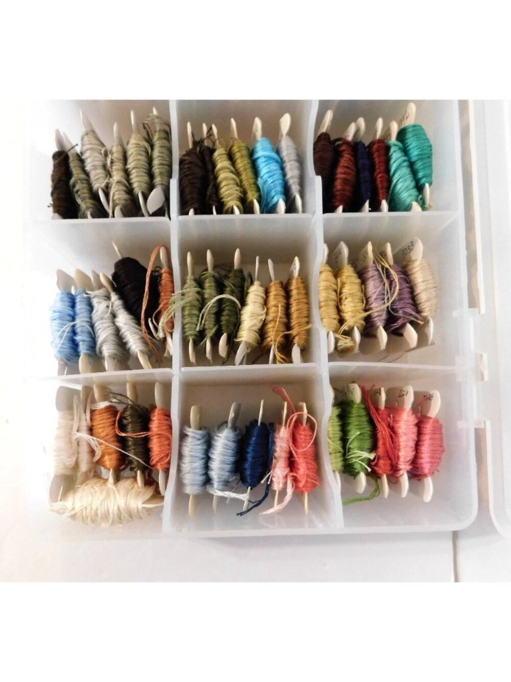 Assorted Embroidery Thread Kit Organizer Box 80+ Color Floss Sewing Cross Stitch - Picture 4 of 6